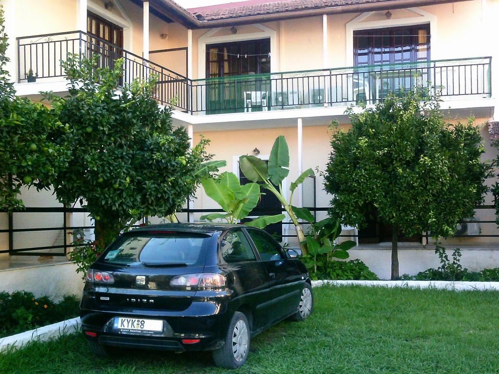 Georgina Family Apartments Mesongí Екстериор снимка