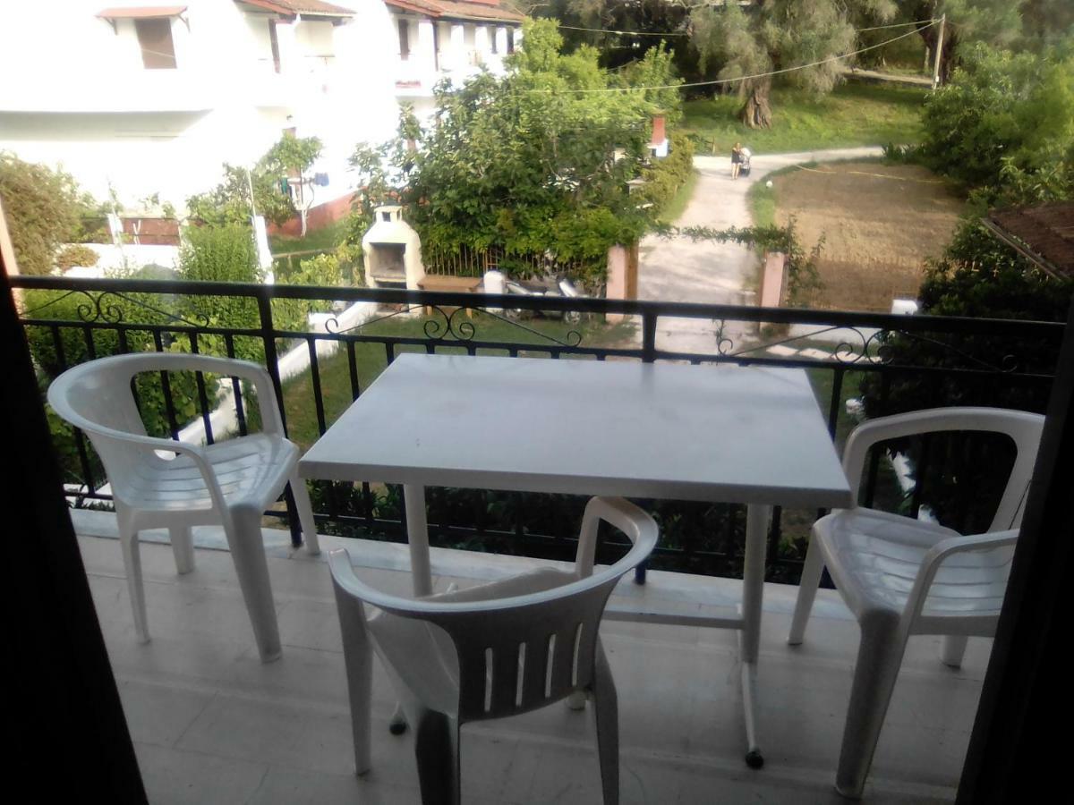 Georgina Family Apartments Mesongí Екстериор снимка